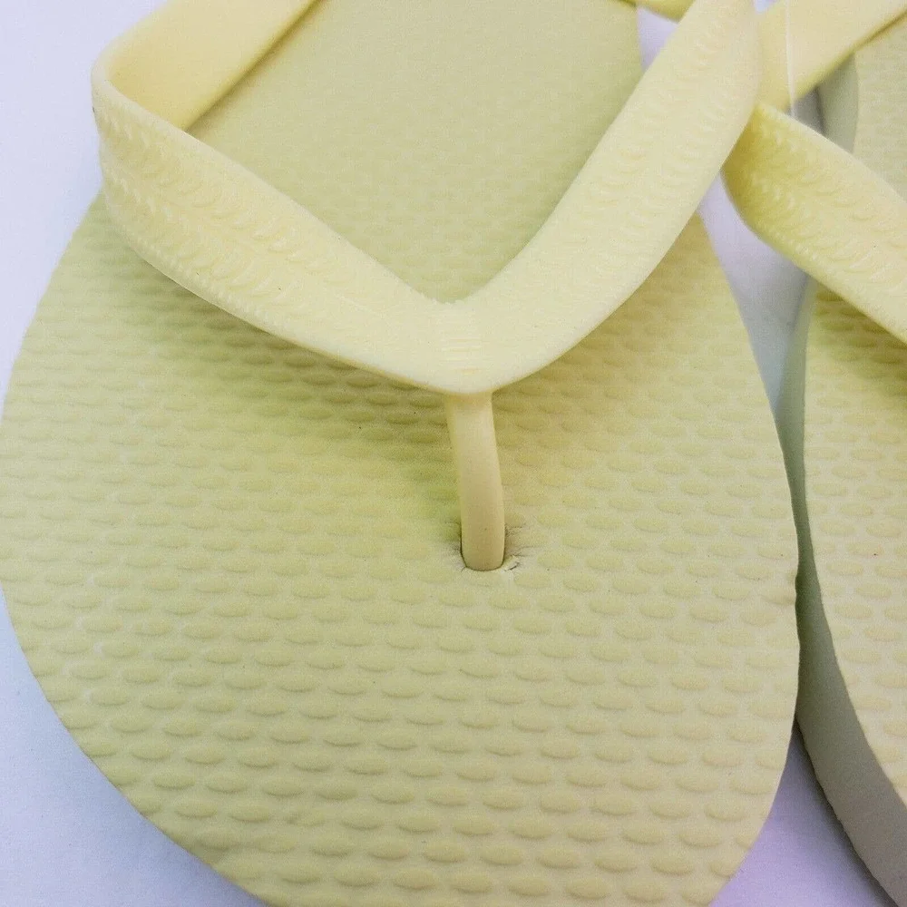 Old Navy Girls Size 3/4Y Yellow Slip On Casual Flip Flop Sandals
